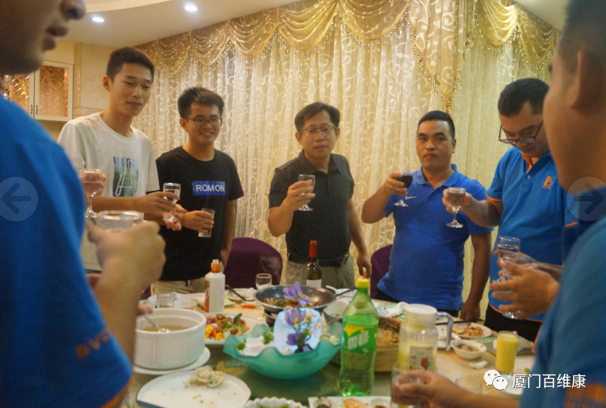 2020年中公司特色活動(dòng)：會(huì)餅博狀元、舉杯共聚首、歌唱好生活